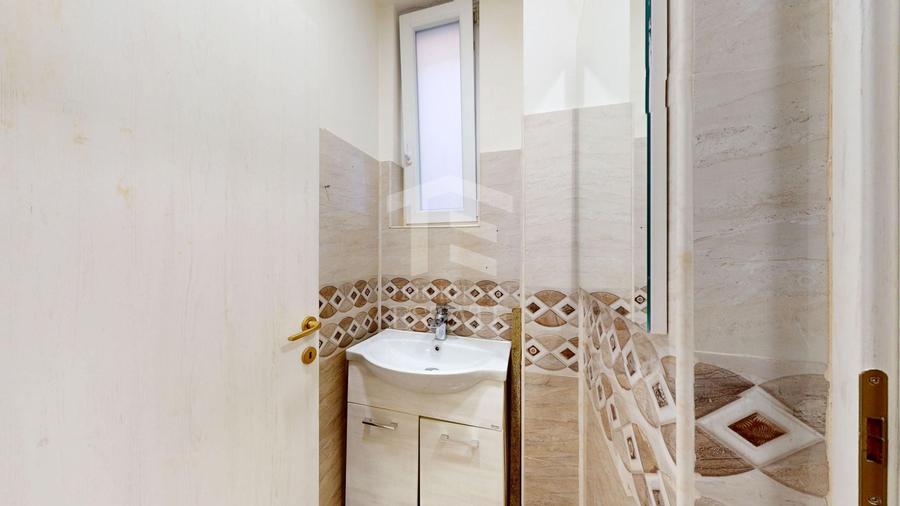Apartament cu 4 camere decomandat în P-ța Unirii