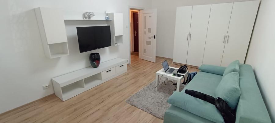 Apartament cu 3 camere decomandat în Rahova