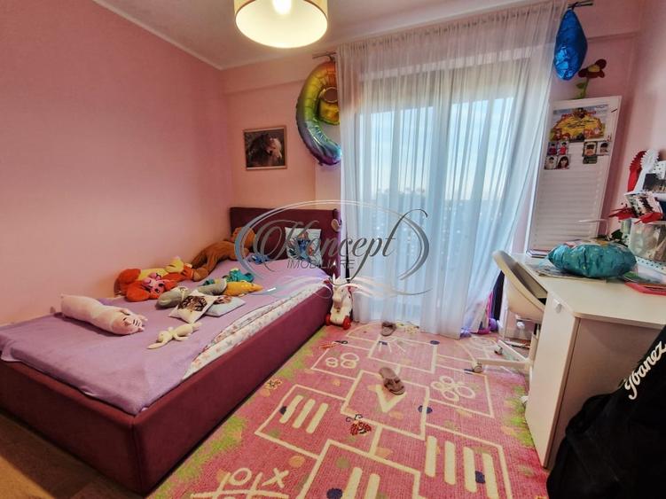Apartament cu 4 camere semidecomandat, mobilat în Europa
