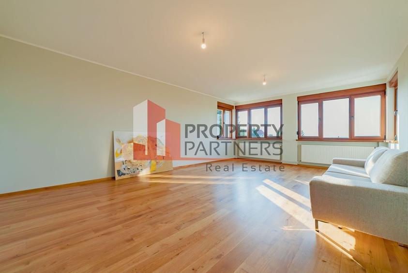 Apartament cu 4 camere decomandat în Central
