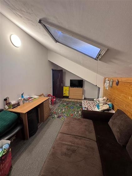 Apartament cu 3 camere semidecomandat, mobilat în Berceni