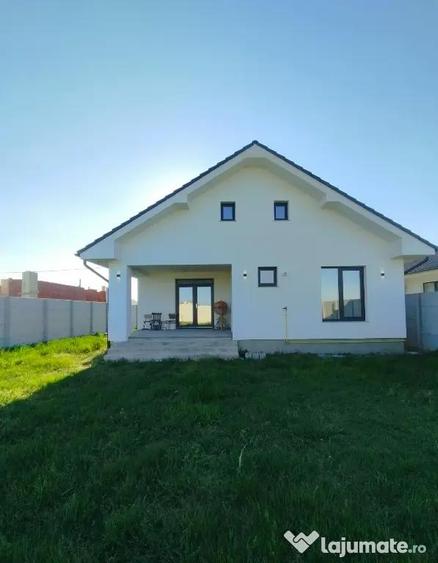 Casă cu 3 camere în Sântandrei
