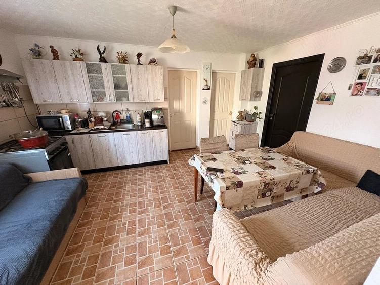 Casă cu 4 camere cu Teren 800 Mp în Pecica