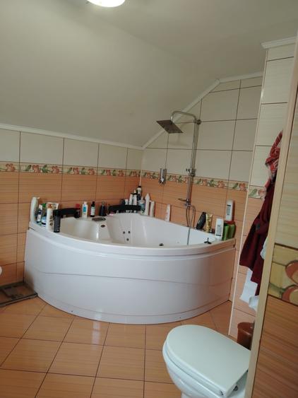 Casă cu 5 camere cu Teren 800 Mp în Periferie