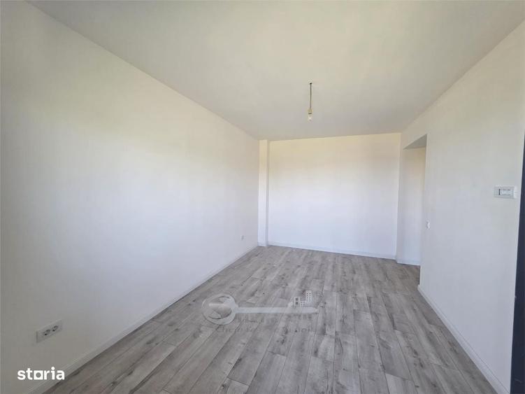 Apartament cu 3 camere decomandat în Rediu