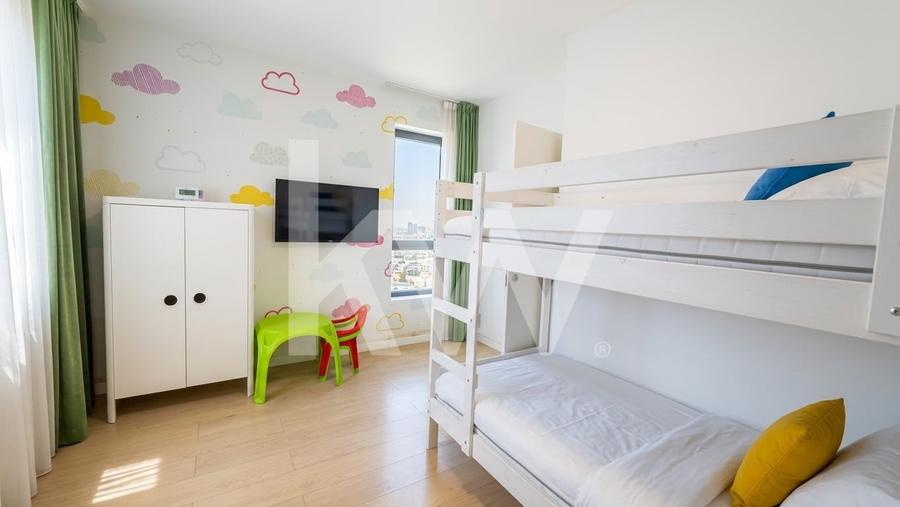 Apartament cu 4 camere decomandat, mobilat în Tractorul