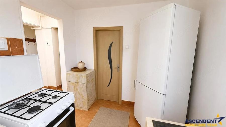 Apartament cu 2 camere decomandat în Rovinari