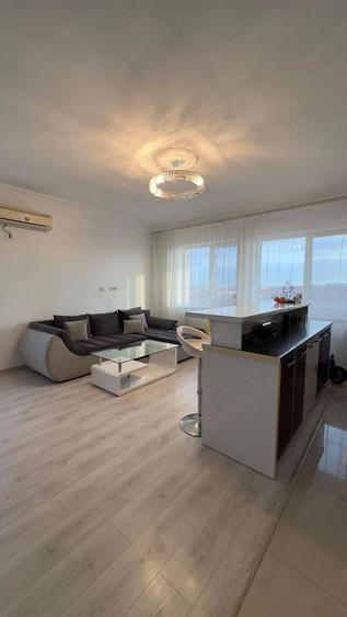 Apartament cu 3 camere decomandat în Girocului