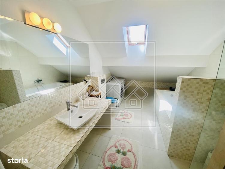 Apartament cu 4 camere în Calea Dumbrăvii