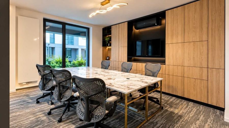 Apartament cu 3 camere semidecomandat în Pipera