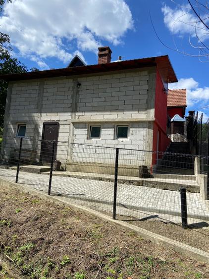 Casă cu 4 camere în Central