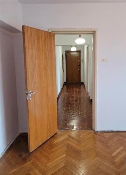 Apartament cu 4 camere decomandat în Unirii