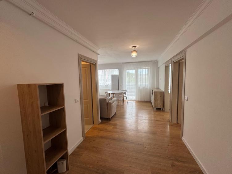 Apartament cu 3 camere semidecomandat în Vișani