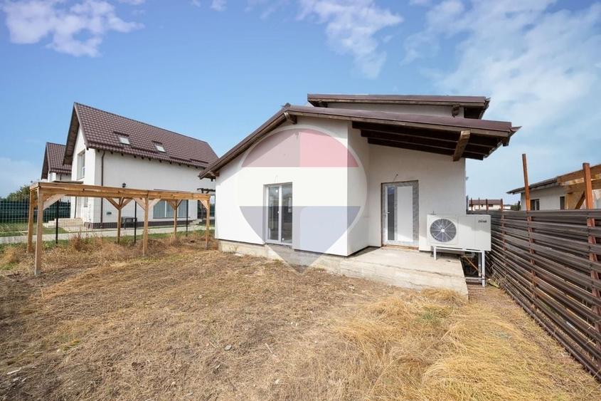 Casă individuală cu 5 camere cu Teren 486 Mp în Sânpetru