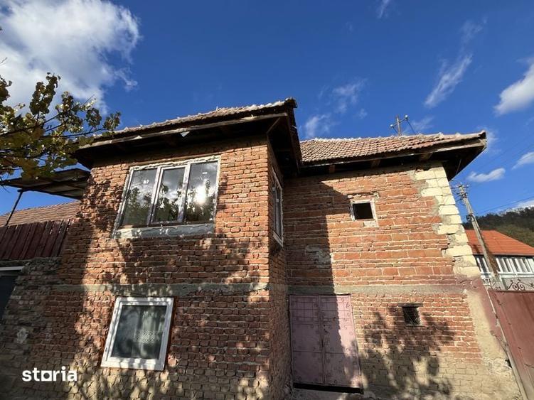 Casă cu 4 camere cu Teren 92 Mp în Moldovenești
