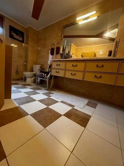 Casă cu 6 camere cu Teren 1576 Mp în Băneasa
