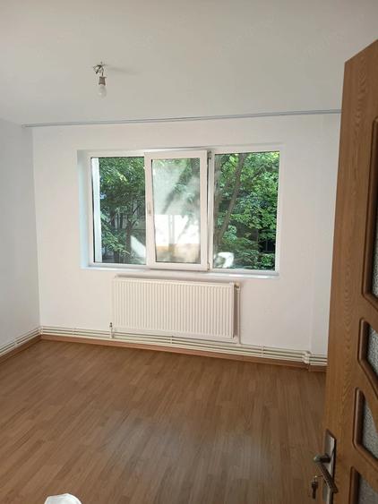 Apartament cu 3 camere semidecomandat în Micro 17