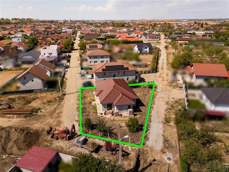 Casă cu 4 camere cu Teren 700 Mp în Episcopia Bihorului