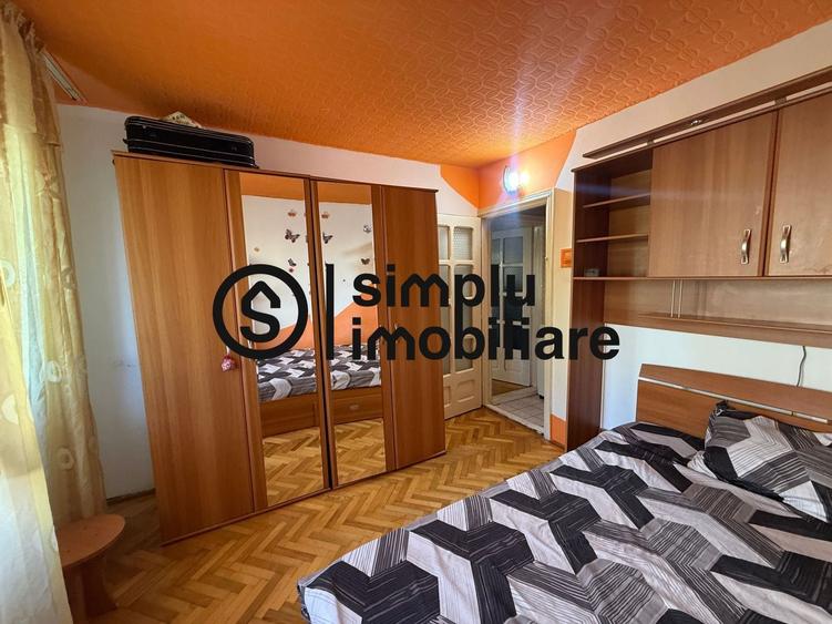 Apartament cu 3 camere semidecomandat, mobilat în Craiovița Nouă