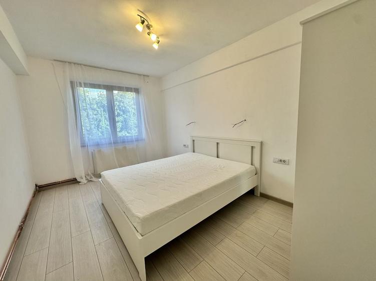 Apartament cu 3 camere decomandat, mobilat în Tractorul