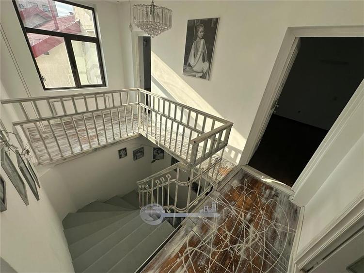 Casă cu 11 camere cu Teren 512 Mp în Târgu Cucu