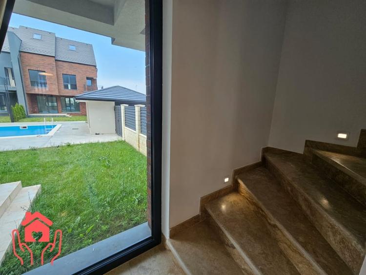 Casă cu 4 camere decomandat cu Piscina în Pipera