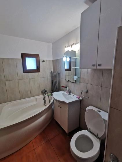 Apartament cu 3 camere decomandat în Nicolina