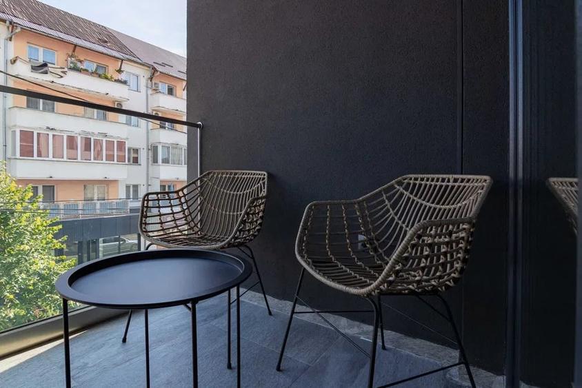 Apartament cu 2 camere semidecomandat, mobilat în Ultracentral