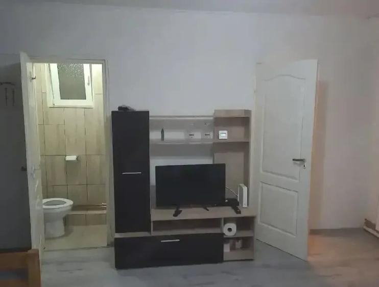 Garsonieră decomandată în Central