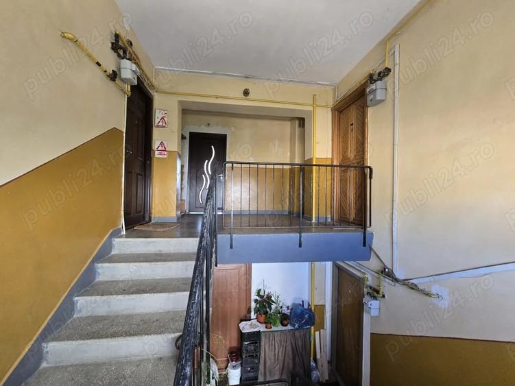 Apartament cu 3 camere decomandat în Micro 16
