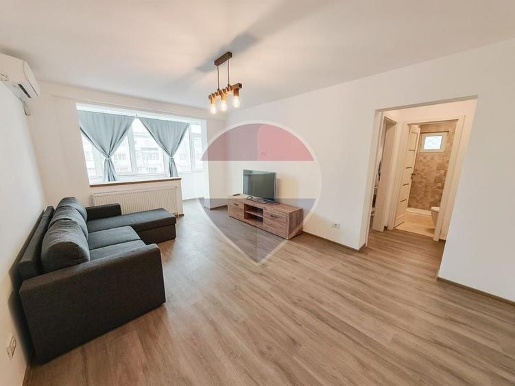 Apartament cu 2 camere semidecomandat, mobilat în Bd. Coșbuc
