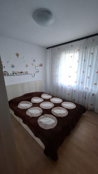 Apartament cu 3 camere semidecomandat în Apărătorii Patriei