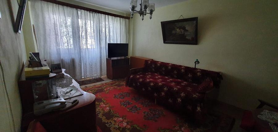 Apartament cu 3 camere decomandat, mobilat în Viziru 3