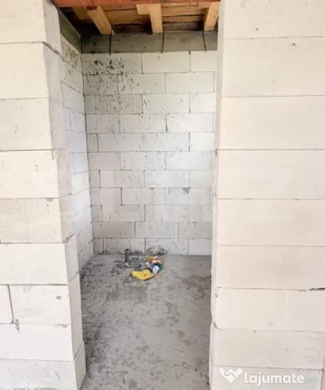 Casă cu 4 camere cu Teren 470 Mp în Central