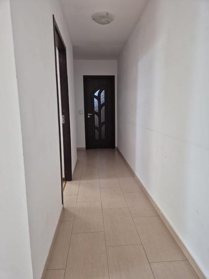 Apartament cu 3 camere decomandat în Soarelui