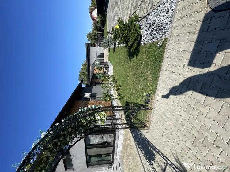 Doua case una langa cealalta in Miroslava, Ciurbesti - 2