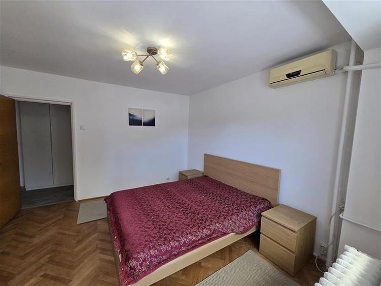 Apartament cu 2 camere decomandat, mobilat în Calea Victoriei