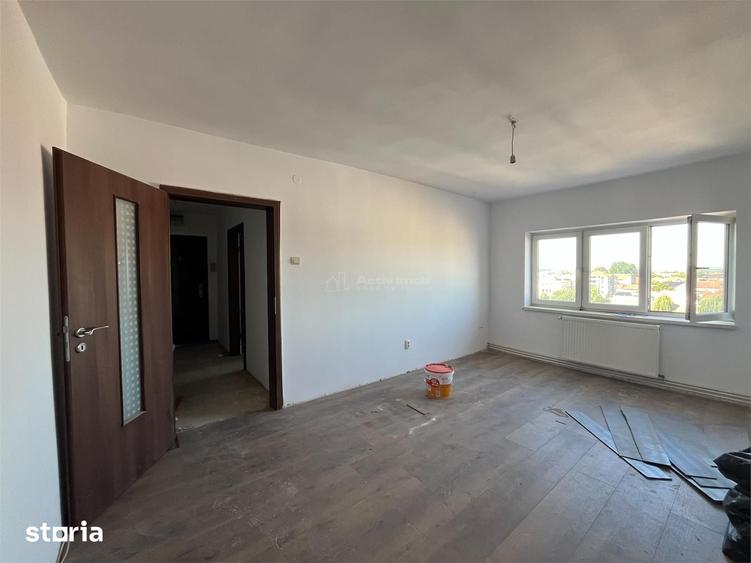 Apartament cu 3 camere semidecomandat în Ultracentral