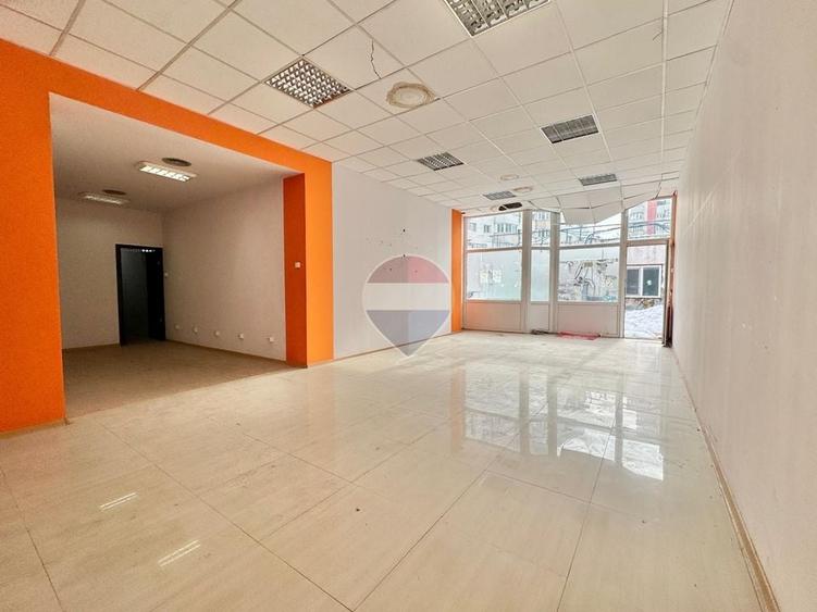 Spațiu comercial, de 164.19999694824 mp, în Banu Manta