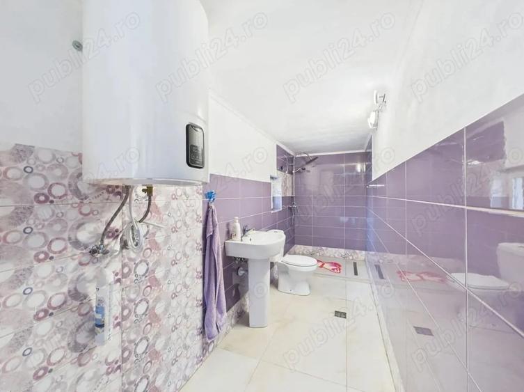 Casă cu 3 camere cu Teren 1438 Mp în Turnu
