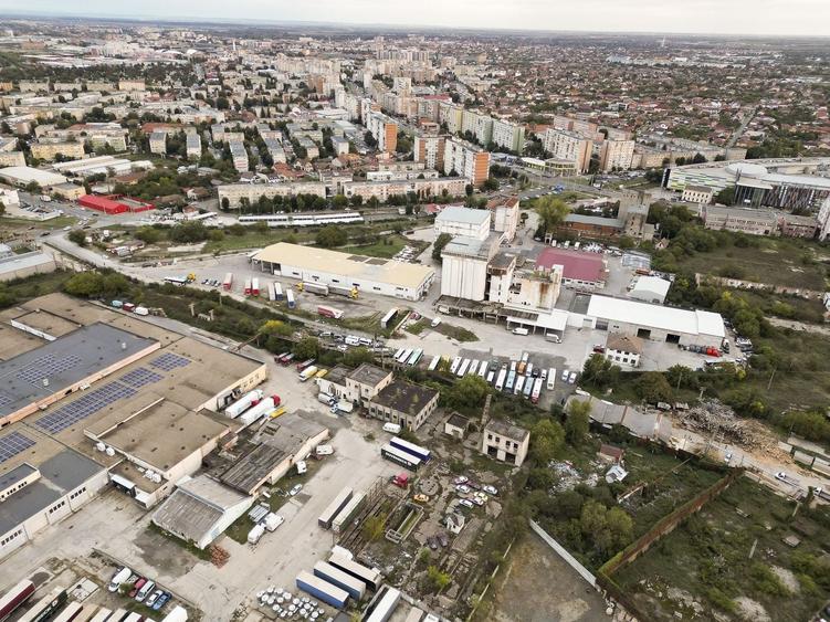 Teren Construcții intravilan de 6820 mp, în Poltur