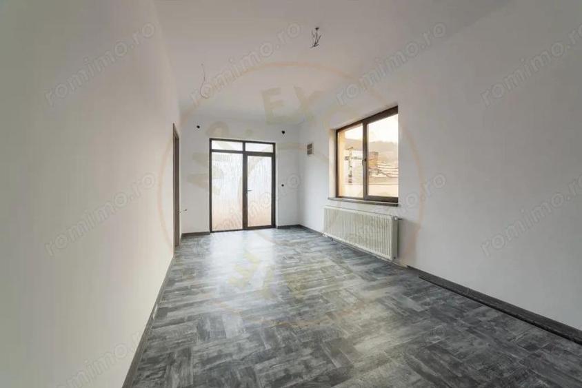 Casă cu Teren 663 Mp în Izvorani
