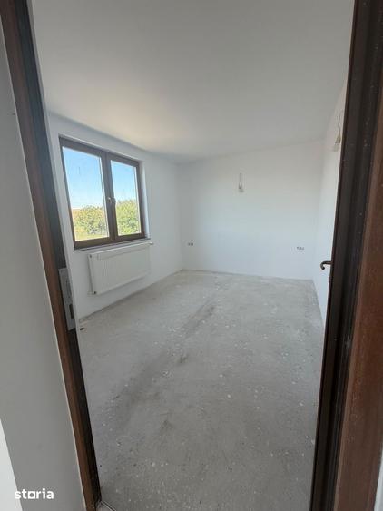 Casă cu 9 camere cu Teren 850 Mp în Brănișca