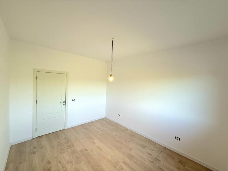 Casă individuală cu 4 camere cu Garaj în Primăverii