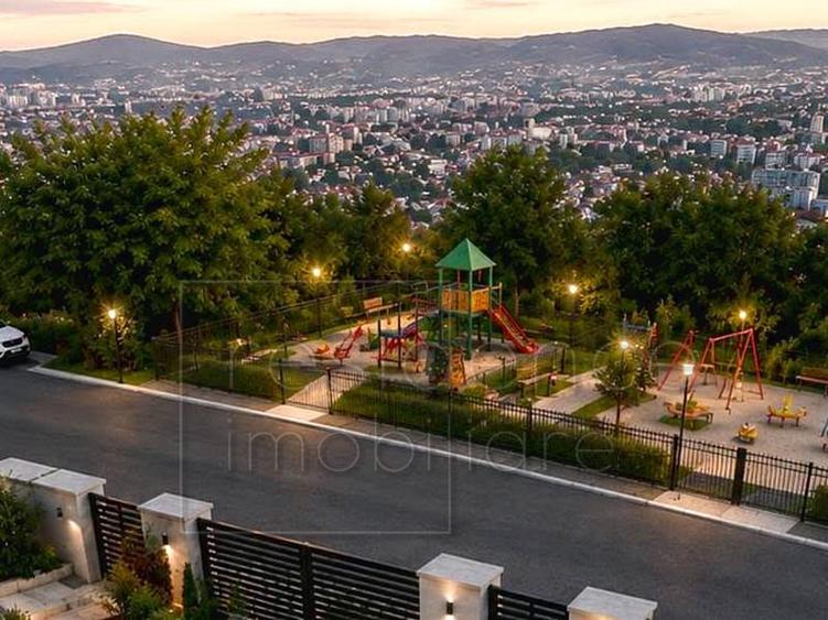 Duplex cu 5 camere cu Teren 340 Mp în Dâmbul Rotund
