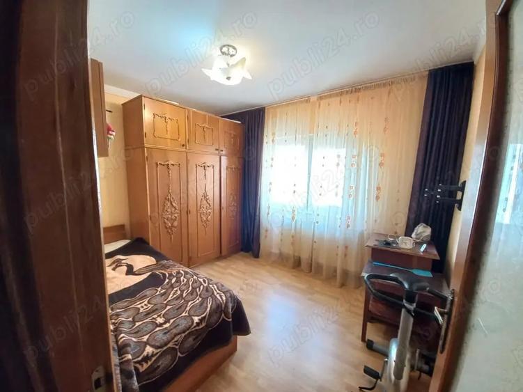 Apartament cu 3 camere semidecomandat în Orizont