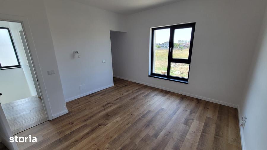 Casă cu 4 camere cu Teren 400 Mp în Domnești