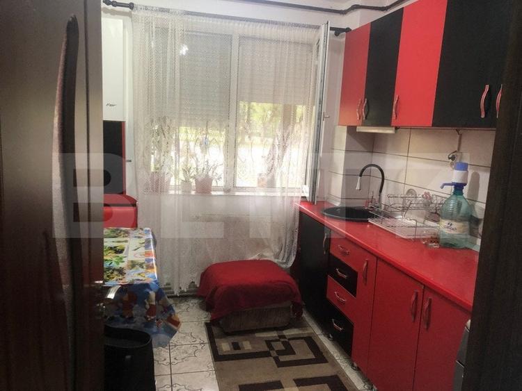 Apartament cu 4 camere semidecomandat, mobilat în Micro 14