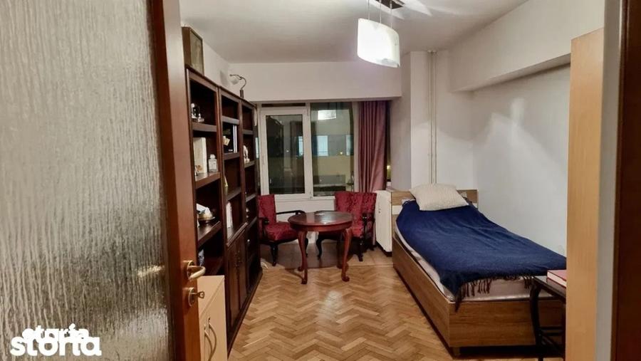 Apartament cu 3 camere în Centrul Civic