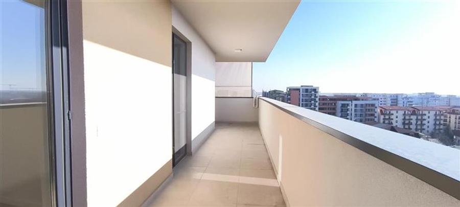 Apartament cu 3 camere nedecomandat în Aradului